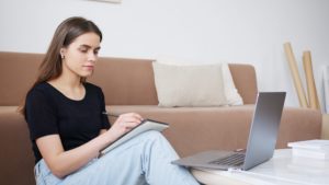 attending a virtual college fair