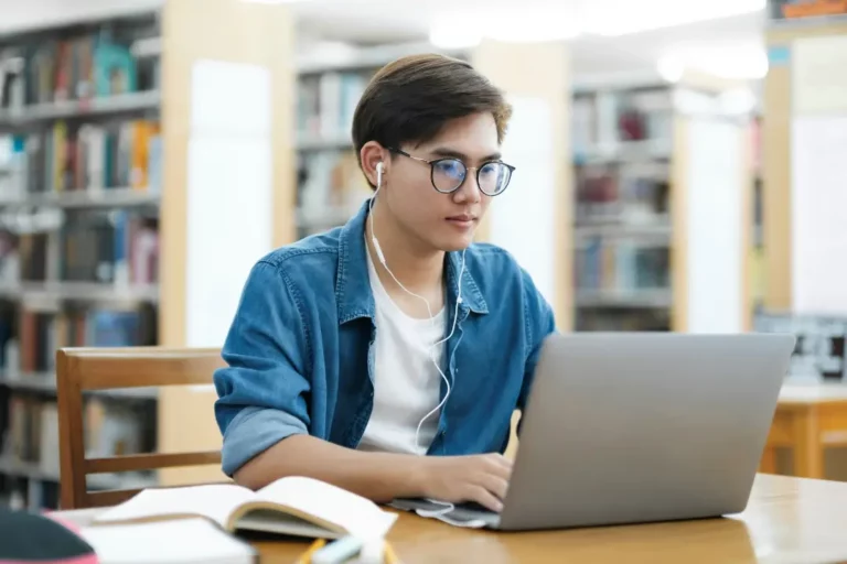 Should You Use 'I' in Your College Essay?