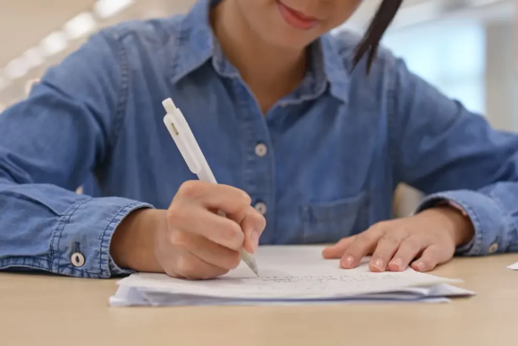 What to Look for When Hiring Someone to Help with College Essays
