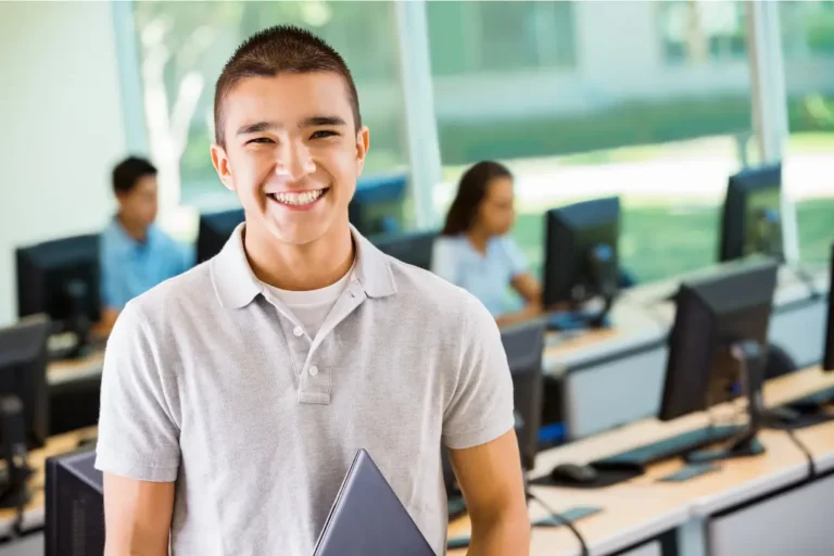 scholarships for high school juniors