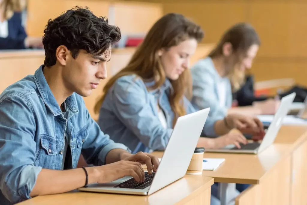 6 Great Colleges for Marine Biology in the Midwest